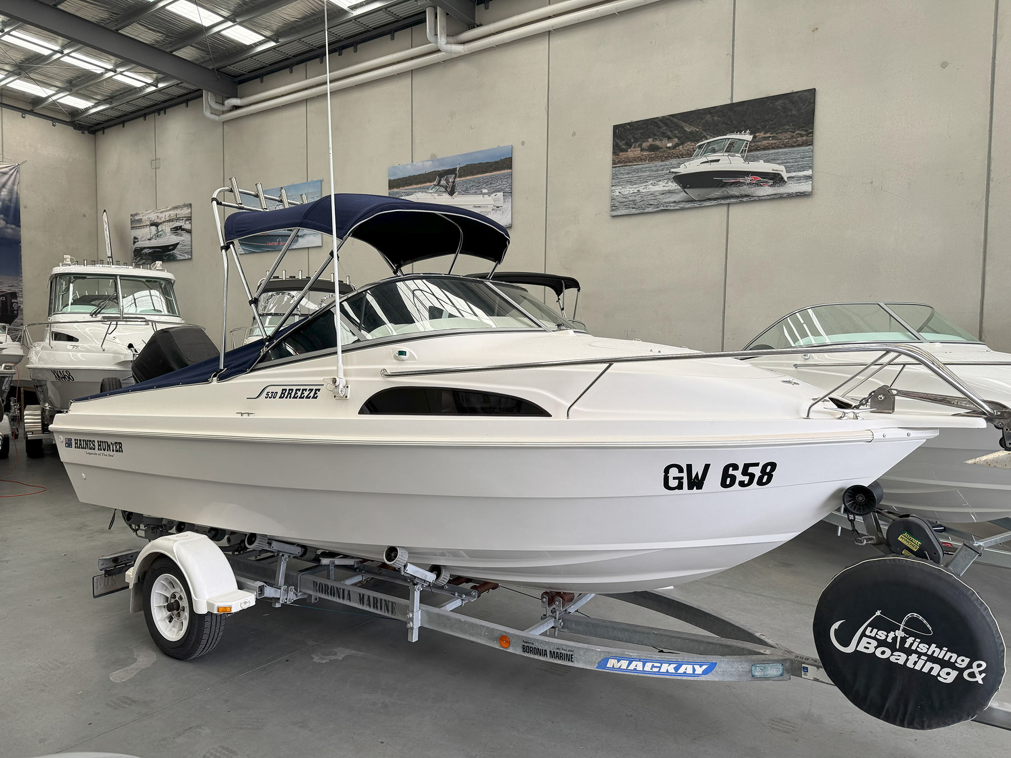 Mullie Marine Haines Hunter 530 Breeze 1