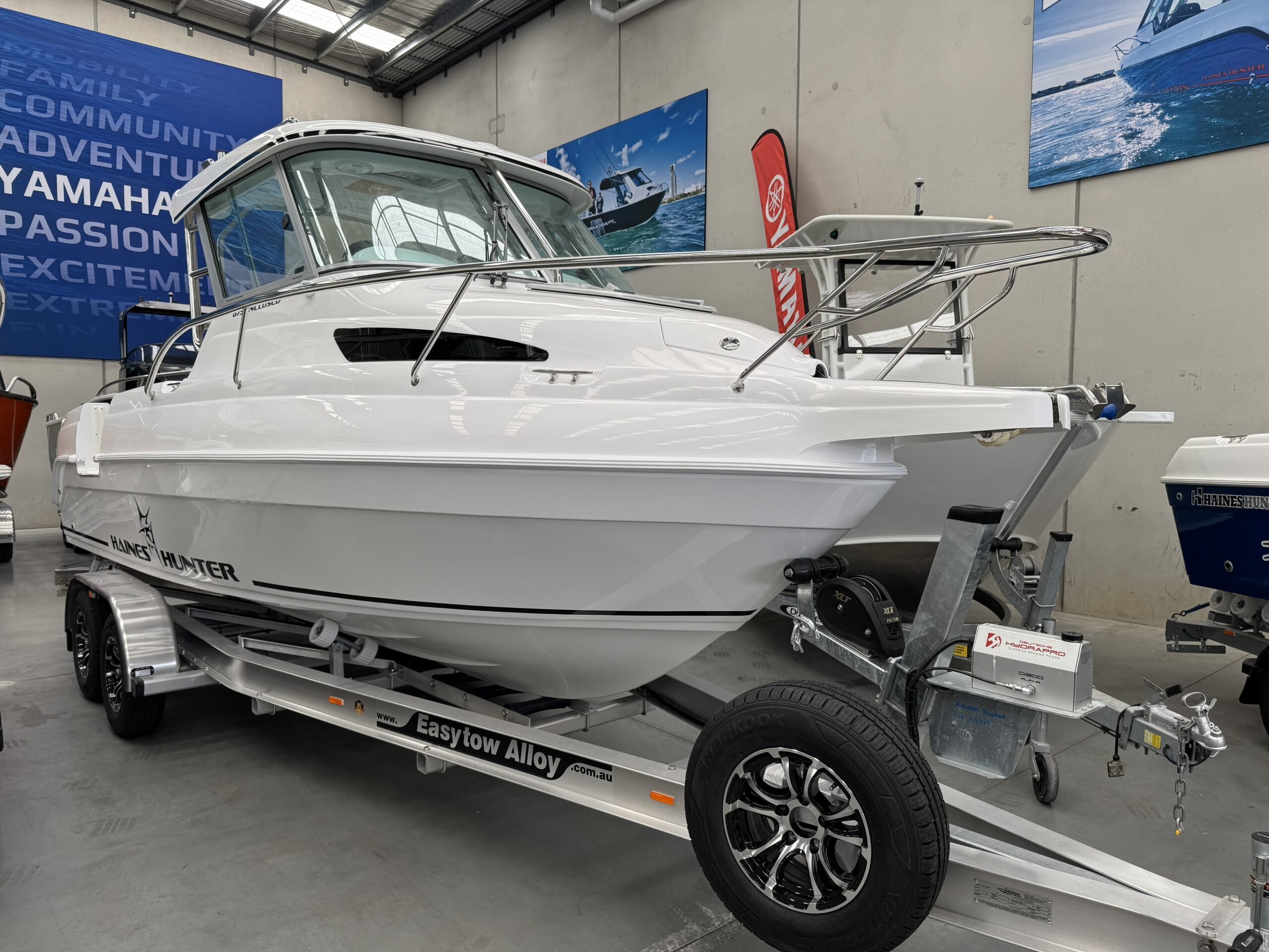 Mullies Marine Haines Hunter 675 Enclosed